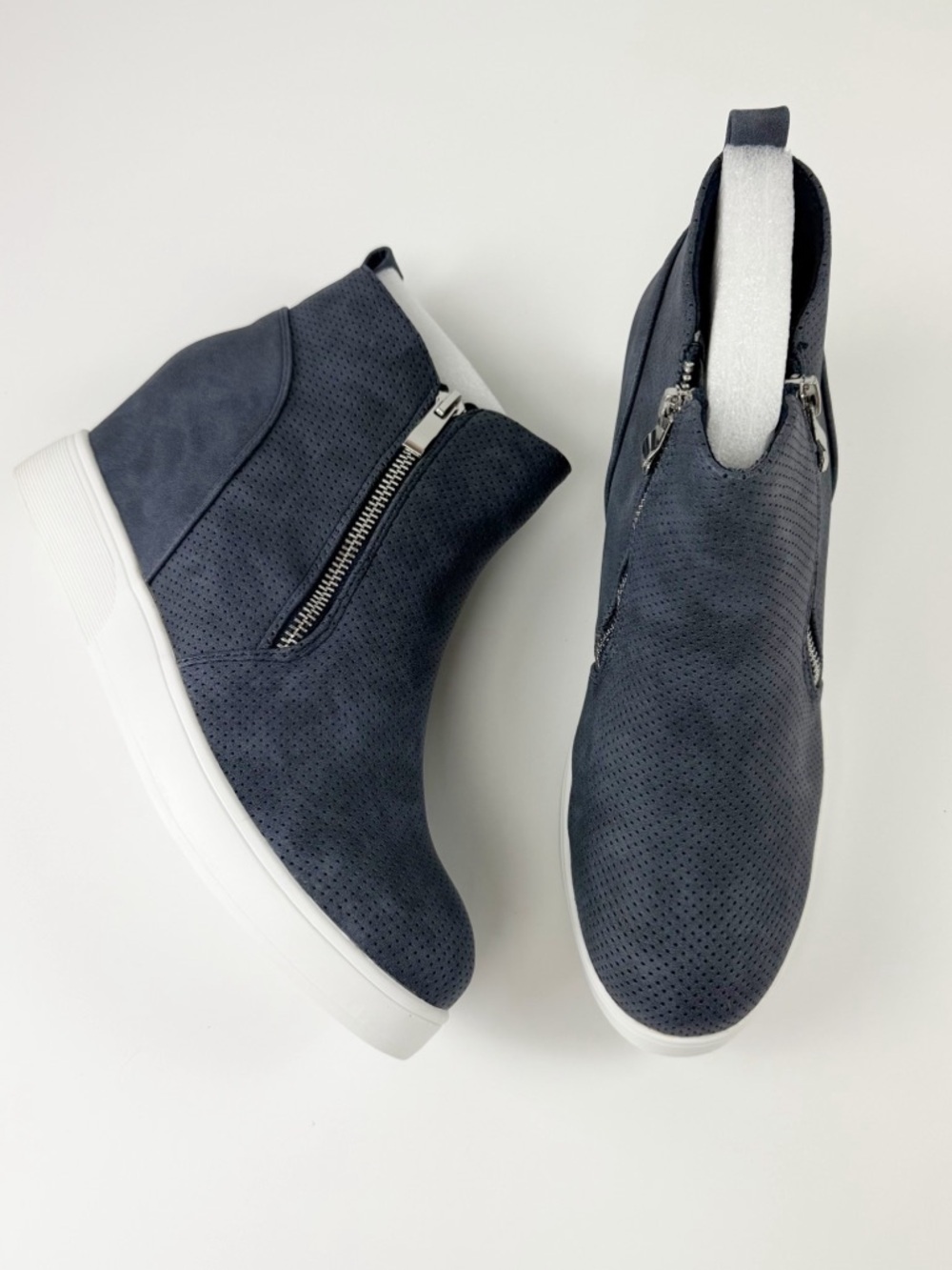 Journee Collection Pennelope Blue Wedge Heel Sneakers Womens 10 Zipper NEW